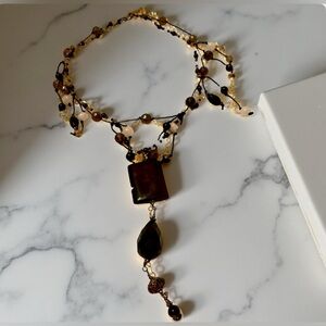 Boho style necklace with black, brown and white beads in excellent condition💕